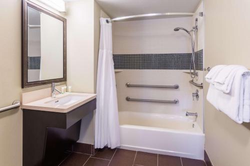 2 bedrooms, 4 beds