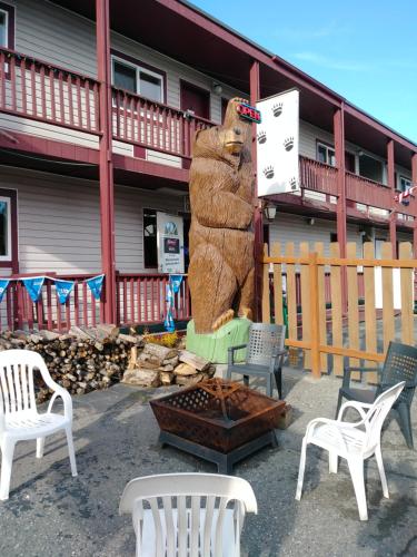 The Place Motel & Bar - image 2