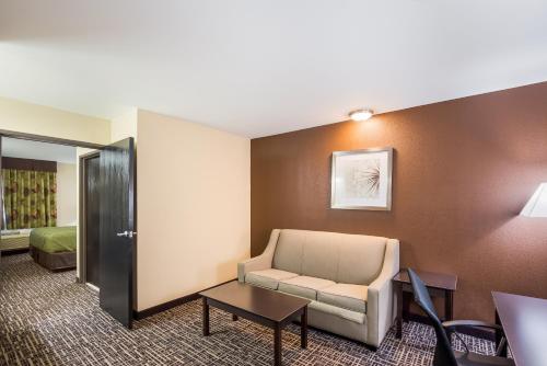 Quality Inn & Suites Caseyville - St. Louis