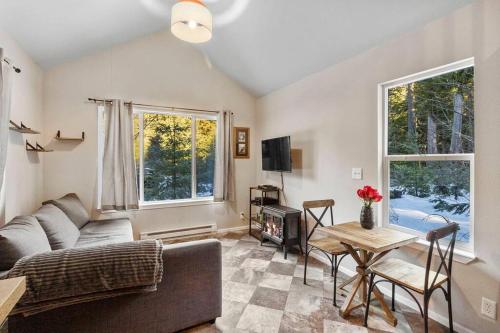 . Cozy Tiny Home Steps Away From Mt. Rainier