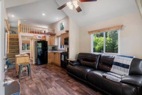 New Tiny Home Steps Away From Mt. Rainier - Ashford