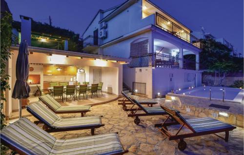 Nice Home In Okrug Gornji With 6 Bedrooms, Outdoor Swimming Pool And Heated Swimming Pool - Trogir