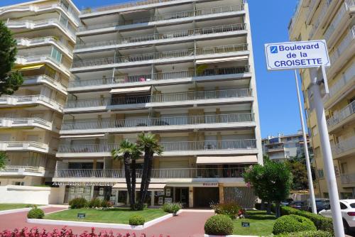 Chambre idéalement située à 50m de la Croisette - image 2