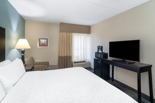 Holiday Inn Express Forsyth an IHG Hotel - image 3