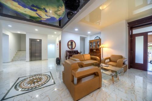Фойє, Hotel Pharos in Бар