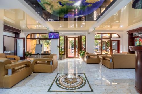 Фойє, Hotel Pharos in Бар