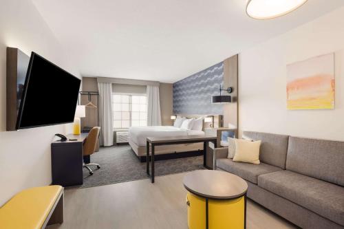 King Suite with Roll-In Shower and Sofa-Bed - Non Smoking