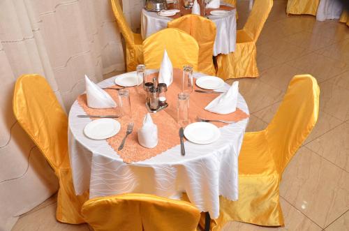 restavracija, SS Hotel Kampala in Rubaga