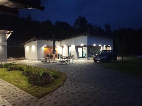 2 bedrooms, 6 beds
