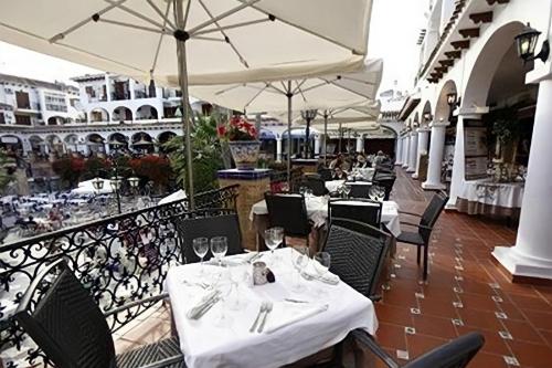 Restaurante, Apartment on the Plaza in Castillo de Don Juan