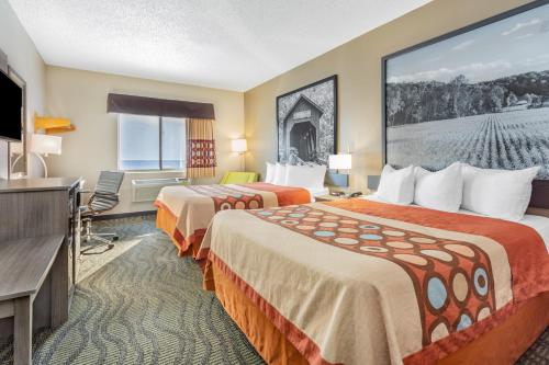 Super 8 by Wyndham Kokomo - image 31