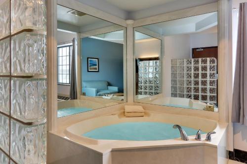 Parkshore Resort - image 8
