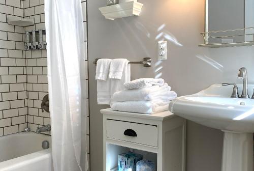 Hotel Laurance Room Type - Tucker