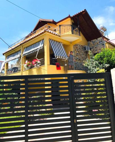 Vila Aliaj Suite for 2 with private balcony and garden view