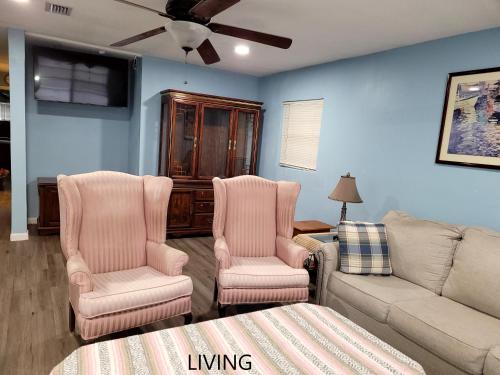 Comfortable, Affordable Oasis in Altamonte Springs for a Couple or Family