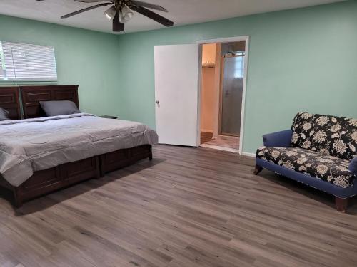 Comfortable, Affordable Oasis in Altamonte Springs for a Couple or Family