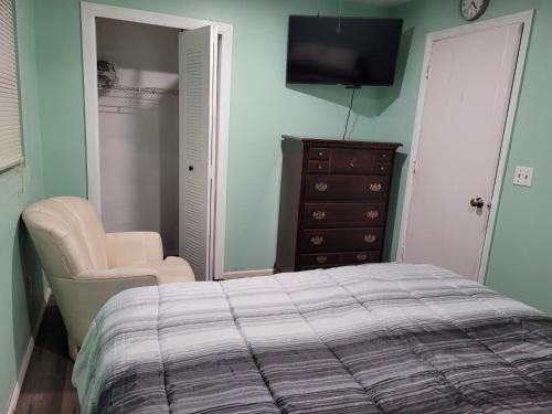 Comfortable, Affordable Oasis in Altamonte Springs for a Couple or Family