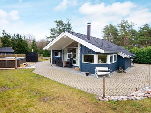 8 person holiday home in Ebeltoft