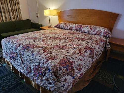 Emerald Inn & Lounge Room Type - King Room