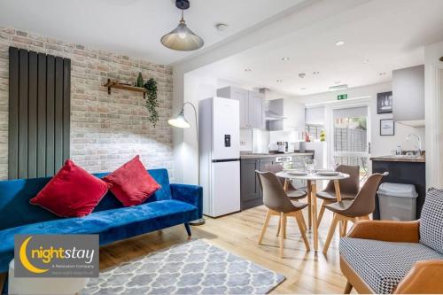 Large House Free Parking Relax Work Fast Wifi gîte à louer Tyburn