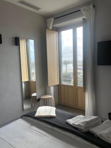 Double Room with Sea View image 10