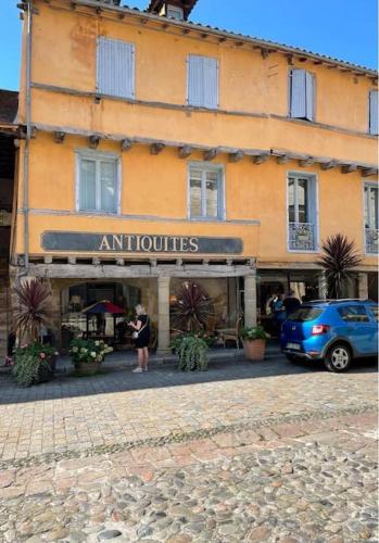 Villa La Baronne-Hauteurs de Beaulieu-sur-Dordogne in โบลิเยอ-ซูร์-ดอร์ดอญ