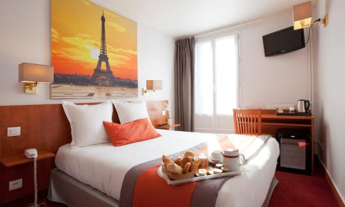 Alyss Saphir Cambronne Eiffel, Paris