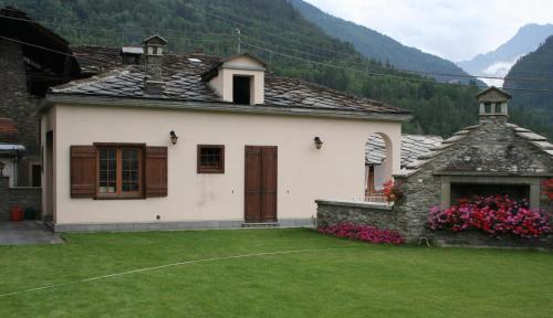 Le Petit Coin De Maison Chante Lune in Introd