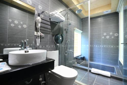 Caifeng Bed and Breakfast - image 2