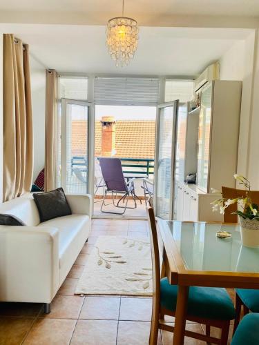 Beachfront two bedroom apartment Angelina in Denovici