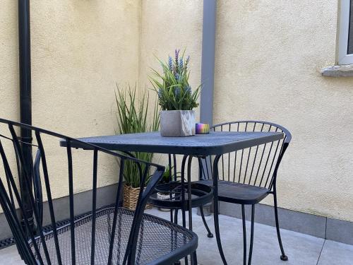 Number One Hundred Bed And Breakfast - image 13