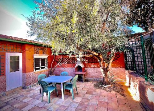 Magnifique maison au calme à 10 minutes des plages avec terrasse, véranda et espace de télétravail gîte à louer Cabestany