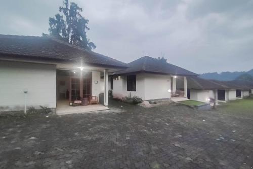 Mataram Cottage Syariah Mitra RedDoorz – Puncak, ID