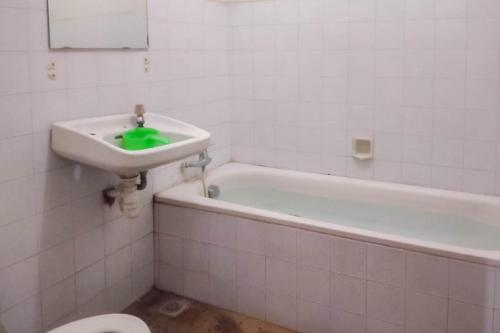 Mataram Cottage Syariah Mitra RedDoorz – Puncak, ID