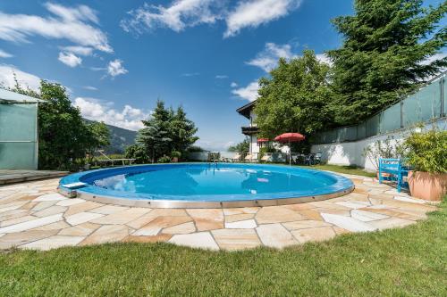 Two-Bedroom Apartment with Balcony Top Inntal
