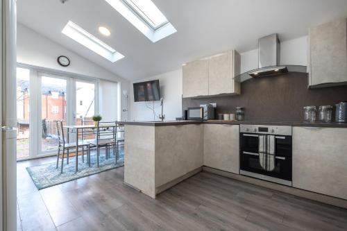 Townhouse for Professionals (5 Bedroom 5 Ensuite)