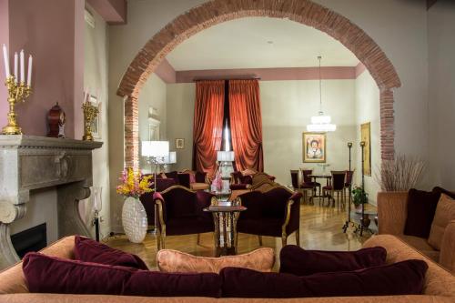 Shared lounge/TV area, San Luca Palace in Lucca