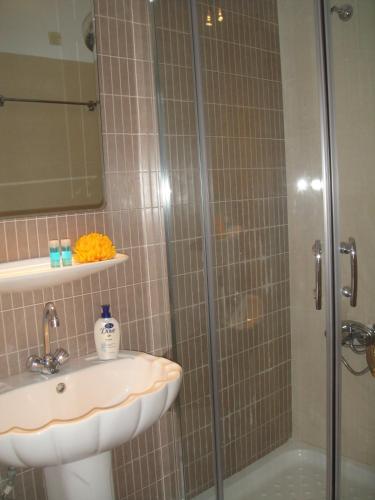 2 bedrooms, 4 beds