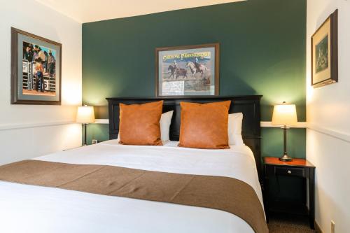 Saddleback Inn at Lake Arrowhead - image 2