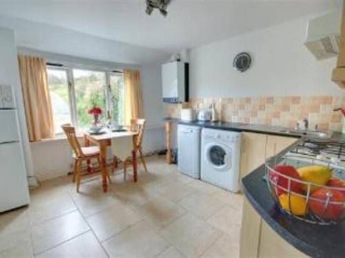 keuken, Priory Cottage, North Devon in Goodleigh