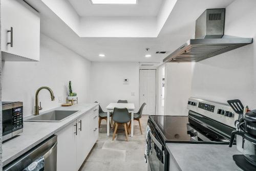 Condo close to Strip and Raiders Stadium, Las Vegas (fotografie 7)