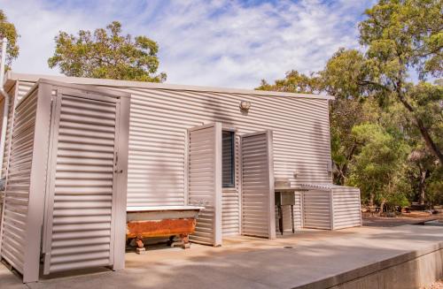 Szabadtéri fürdő, Hamelin Bay Seaclusion in Hamelin Bay