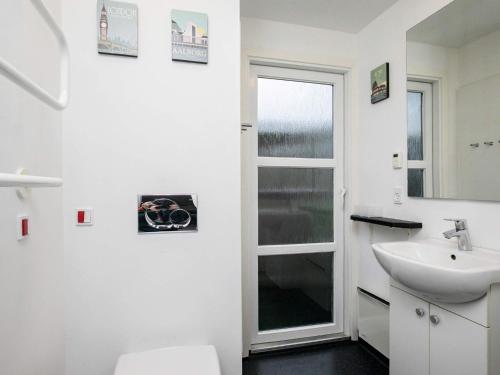 Four-Bedroom Holiday home in Vinderup 2 - image 3