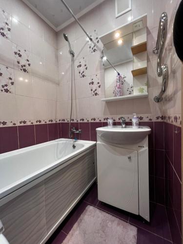 Bathroom, Комфортабельная 1-комнатная квартира in Noyabrsk