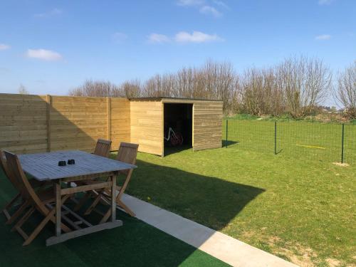 Logement neuf avec jardin privé 4 couchages et Jacuzzi Piscine en option (Logement neuf avec jardin prive 4 couchages et Jacuzzi Piscine en option) in La Chapelle-Chaussee