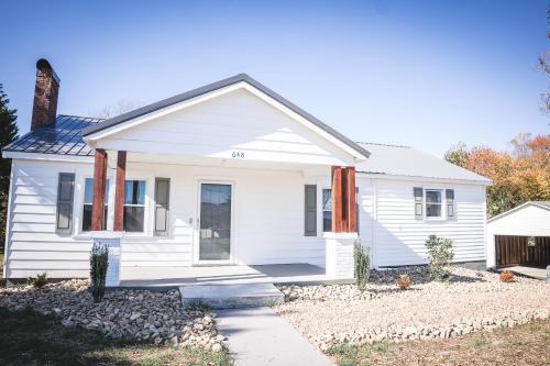 Modern Cottage Near Hospitals and Brewery! in Morganton, USA