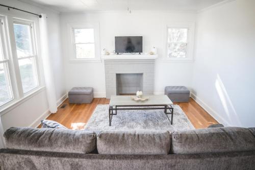 Modern Cottage Near Hospitals and Brewery! in Morganton, USA