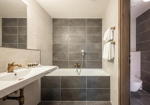 EFI SPA HOTEL - image 12