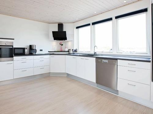 Oprema, 10 person holiday home in Rødby-By Traum in Lidsovej