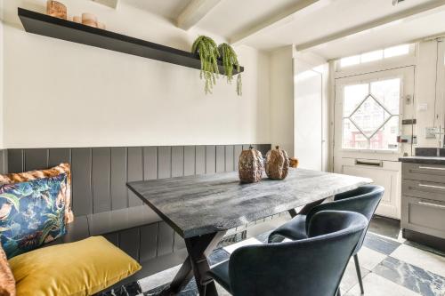 Spiegelgracht Apartments with Canal View, Amsterdam (photo 4)